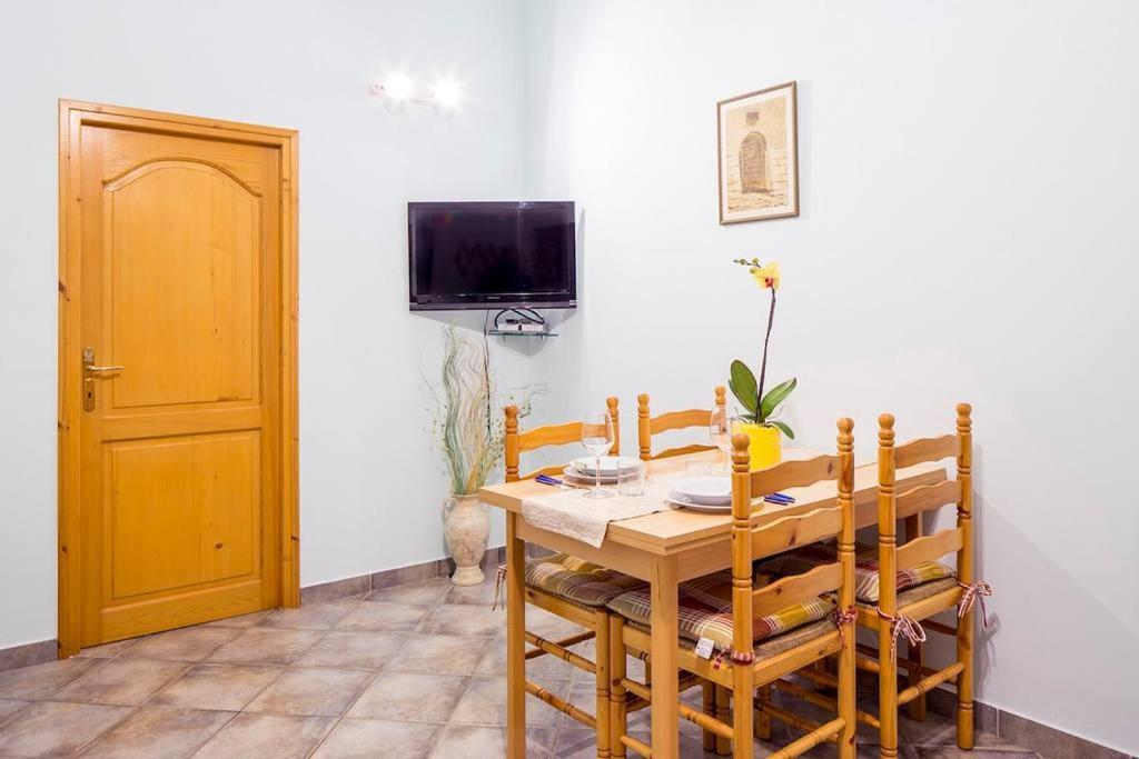 Apartments Sara Бале Екстер'єр фото