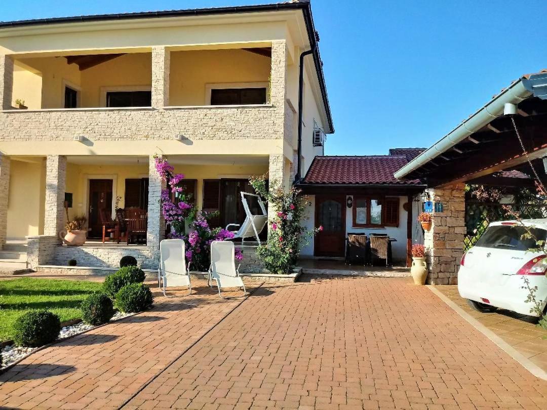 Apartments Sara Бале Екстер'єр фото
