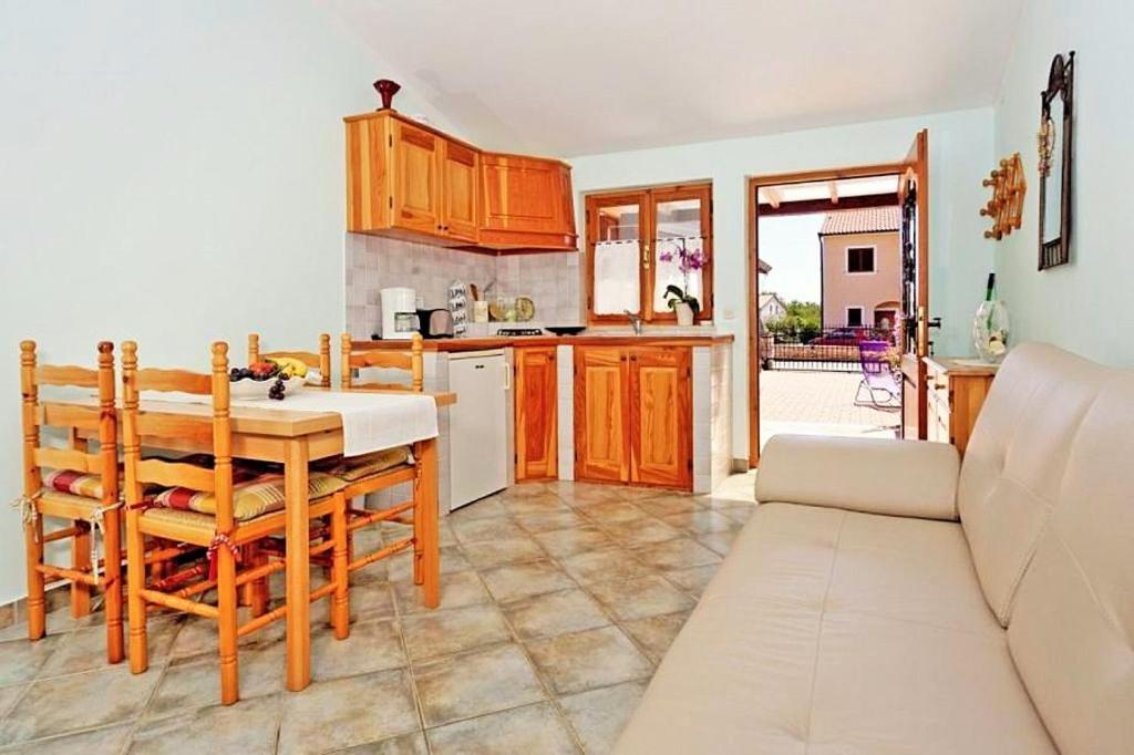 Apartments Sara Бале Екстер'єр фото