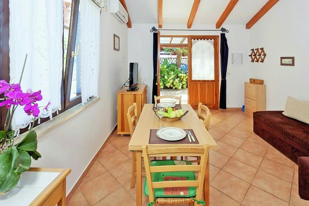 Apartments Sara Бале Екстер'єр фото