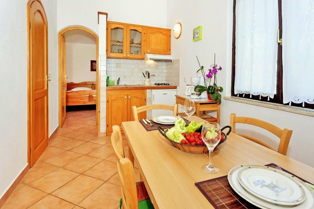 Apartments Sara Бале Екстер'єр фото